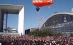 1000 billets jetés en l'air