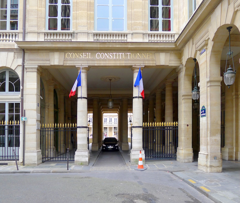 Les anciens présidents de la République siègent, s'ils le souhaitent, au Conseil Constitutionnel rue de Montpensier 75001 Paris - Photo Mbzt sous licence creative commons.