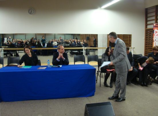 Thierry Hodent, Adjoint au maire du 7ème, délégué aux affaires scolaires et aux conseils de quartier, accueille le Maire de Paris