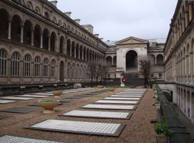 Cour intérieure de l'Hôtel-Dieu, aux pieds de Notre-Dame de Paris