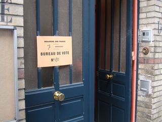(c) Fabien Nizon - Bureau de vote dans le 7e