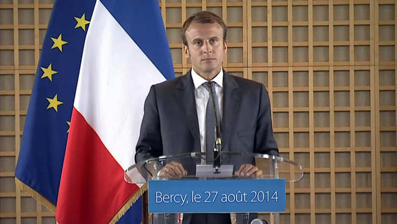 Emmanuel Macron lors de la passation des pouvoirs avec Arnaud Montebourg au ministère de l'économie et des finances le 27 août 2014 © Gouvernement CC BY-SA 3.0 fr