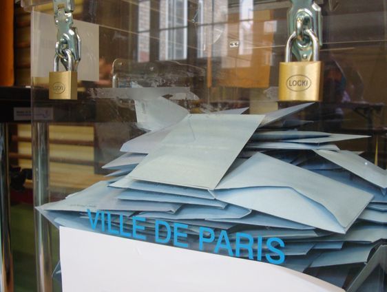 Urne à Paris le 14 mars