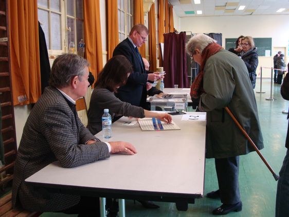 Au 1er tour, Valérie Pécresse réalise son meilleur score dans le bureau n°16 (325 votes), Jean-Paul Huchon dans le bureau n°17 (178 votes) et les Verts dans le bureau n°3 (142 votes)