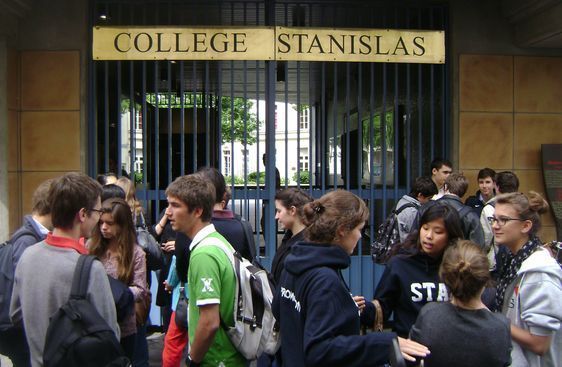 (c) MdlM : Les lycéens futurs étudiants, ici après l'épreuve de philo, quitteront définitivement Stan