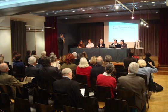 Conseil de quartier Mairie le 7 mars 2011 : les représentants du conseil de quartier Mairie face aux habitants du quartier.