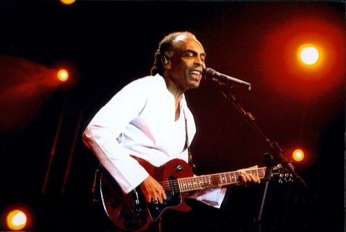 Gilberto Gil, originaire de Bahia, 57 albums à son actif, Ministre de la Culture au Brésil de 2003 à 2008. Gilberto Gil, originaire de Bahia, 57 albums à son actif, Ministre de la Culture au Brésil de 2003 à 2008.