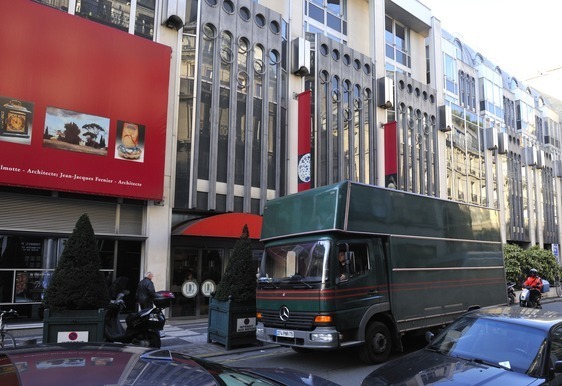 Camion des Cols rouges en décembre 2009 devant Drouot - Photo : Stan / sniper-press.com Camion des Cols rouges en décembre 2009 devant Drouot - Photo : Stan / sniper-press.com