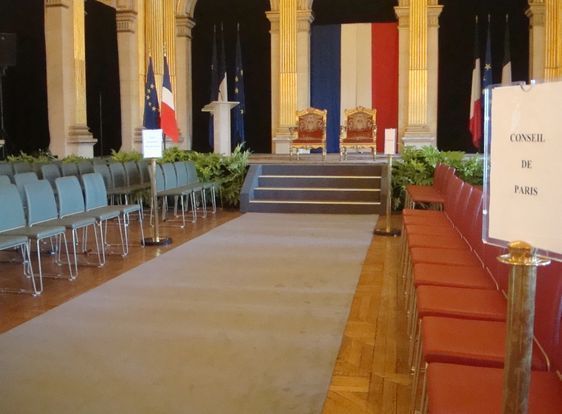 La salle des fêtes de l'Hôtel de Ville de Paris s'apprête à recevoir le 7e Président de la Vème République - Photo : VD.