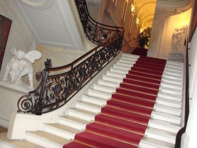 Escalier d'honneur de la mairie du 20e arrondissement - Photo : VD.