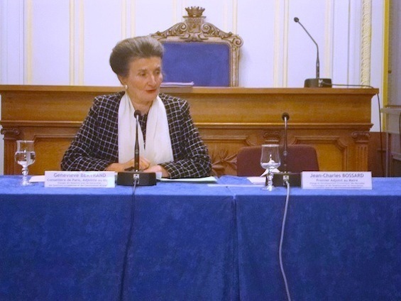 Geneviève Bertrand préside le conseil du 6e arrondissement à la place du maire, absent subitement..