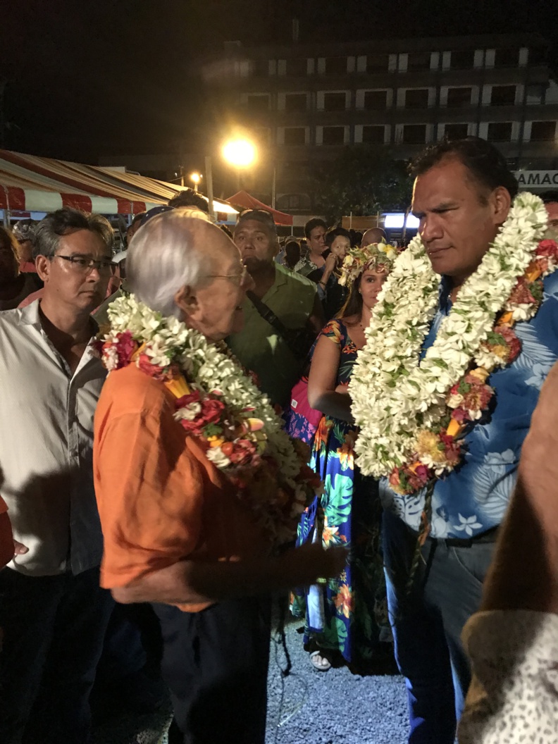 Tauhiti Nena, soutenu par Gaston Flosse, talonne Michel Buillard, maire de Papeete réélu pour un cinquième mandat @ VD / MT. Tauhiti Nena, soutenu par Gaston Flosse, talonne Michel Buillard, maire de Papeete réélu pour un cinquième mandat @ VD / MT.
