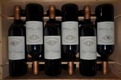 12 bouteilles : CHÂTEAU ROL VALENTIN 2007 (caisse bois d'origine). Estimation : 300 € - 360 €. Lot 443 à 447 Rol Valentin Saint Emilion Grand Cru - Crédit : Etudes Artus Enchères. 12 bouteilles : CHÂTEAU ROL VALENTIN 2007 (caisse bois d'origine). Estimation : 300 € - 360 €. Lot 443 à 447 Rol Valentin Saint Emilion Grand Cru - Crédit : Etudes Artus Enchères.