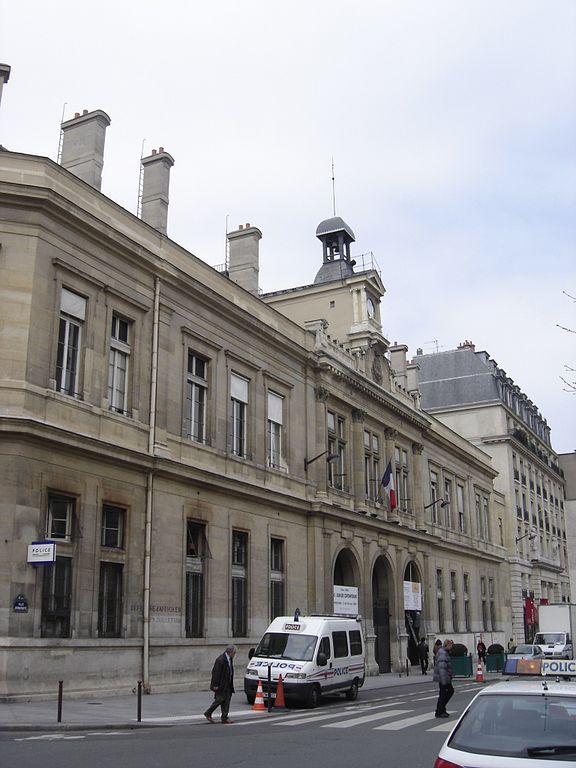 Mairie du 6e arrondissement de Paris © Gerard Janot sous licence creative commons.