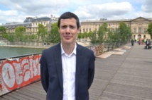 Nicolas Martin-Lalande adjoint au maire du 1er arrondissement sur le Pont des Arts © VD. Nicolas Martin-Lalande adjoint au maire du 1er arrondissement sur le Pont des Arts © VD.