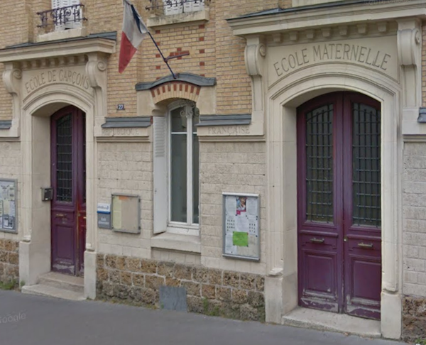 Bureaux de vote n° 54 et n° 55 au 27 rue Olivier de Serres 75015 Paris © DR