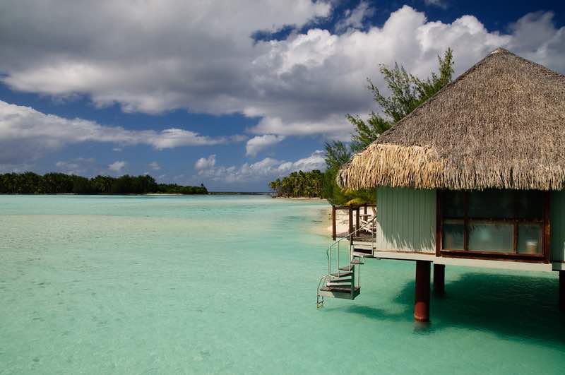 Bungalow donnant dans le lagon à Bora-Bora © DR 2017.
