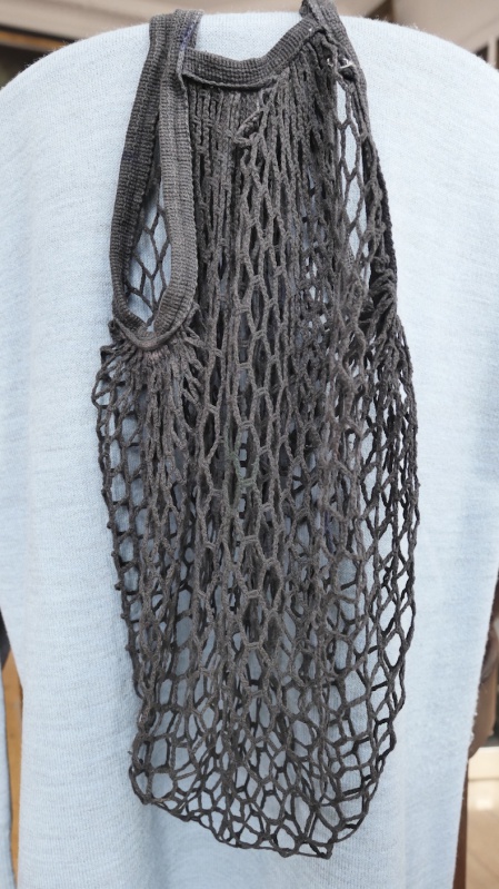 Robe en laine des années 1970 et sac à provision en crochet - slow fashion