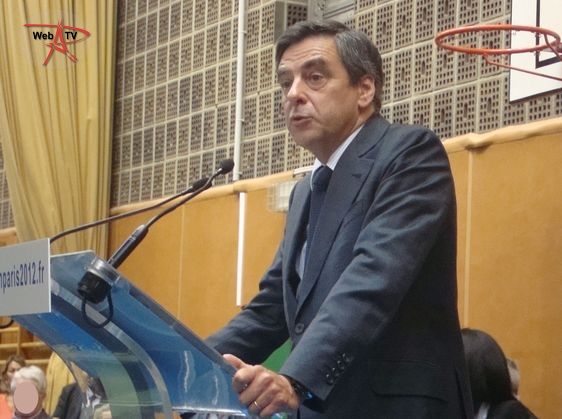 François Fillon en campagne dans la 2e circonscription de Paris pour les législatives 2012 François Fillon en campagne dans la 2e circonscription de Paris pour les législatives 2012