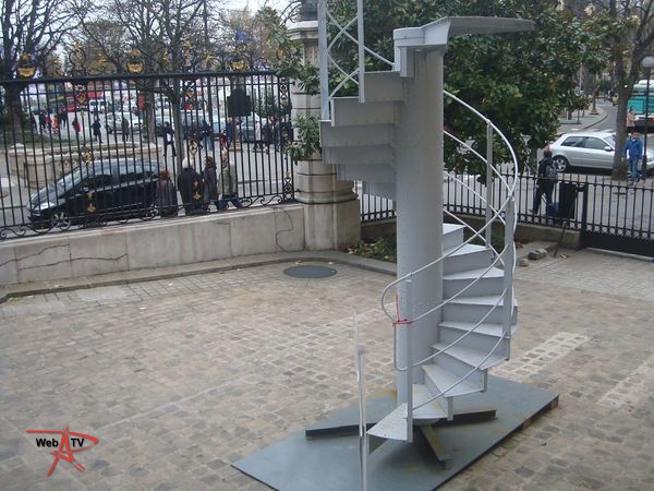 Une partie des escaliers de la Tour Eiffel aux enchères Une partie des escaliers de la Tour Eiffel aux enchères